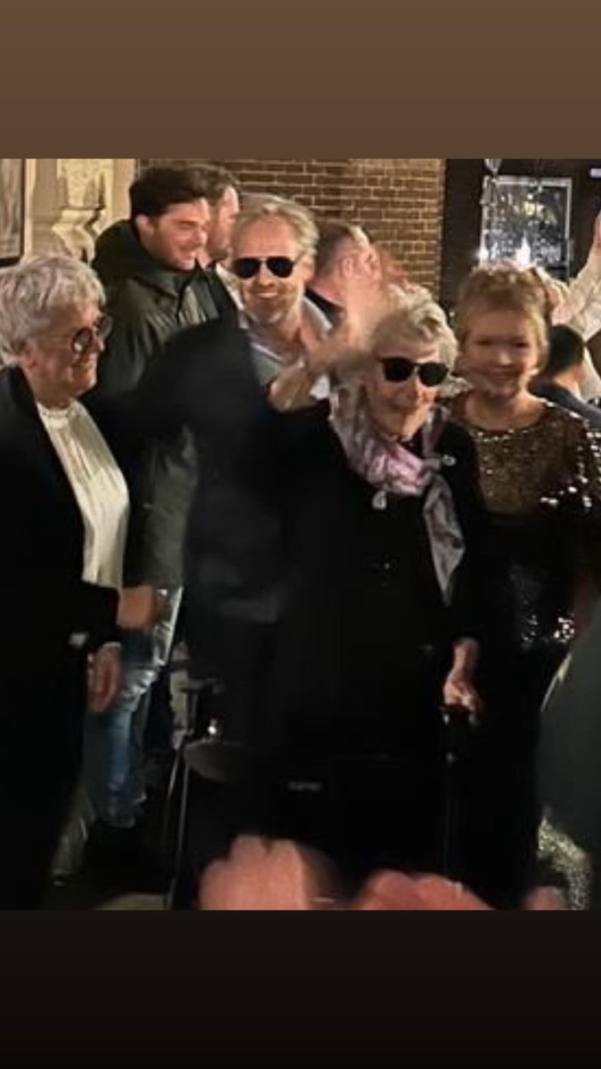 Andre van der Zee tweet media