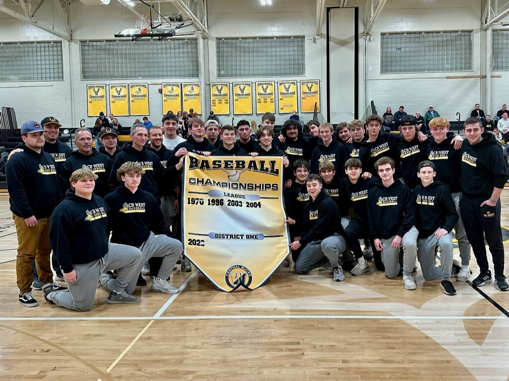 Got the band back together for a special night. Huge thank you to the players and families for carving out time during the holiday rush. Safe to say this was one of the best nights in the history of Bucks baseball. Introducing our 2023 District 1 Championship banner!