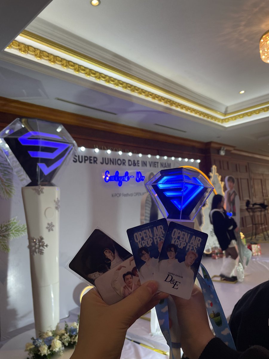 linhwon97's tweet image. Although the Xmas festival in Vietnam has been postponed, this is how V-ELF "heal" each other💙💙💙 #SuperJuniorDnE #Xmasfestival #VELF