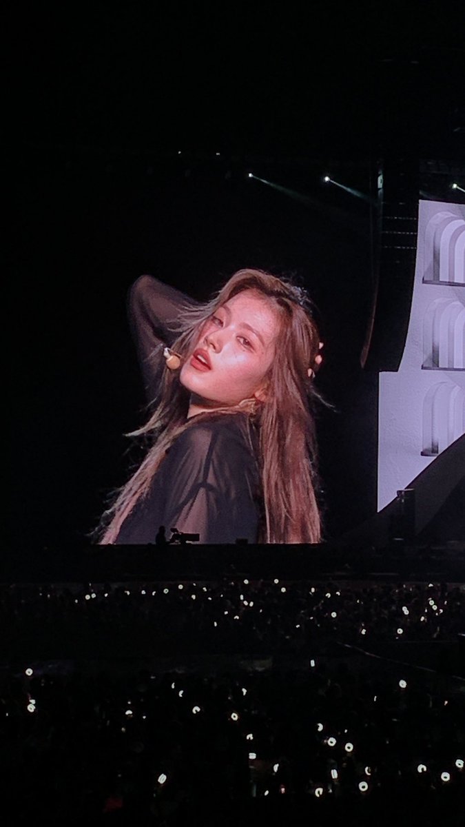 cuteysana's tweet photo. gatau ini ngeliat apa…

#PesonaTWICEdiJKT
#TWICE_5TH_WORLD_TOUR_IN_JAKARTA #READYTOBE_IN_JKT https://t.co/gbXqujw4PQ