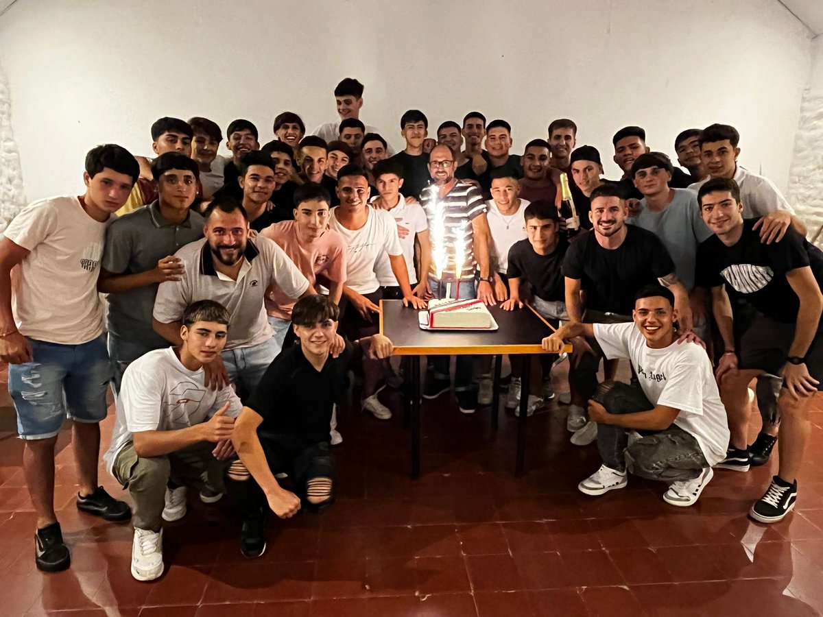 CJAgrario's tweet photo. La Reserva Tricolor tuvo anoche su cena de campeones.

La división formativa de Agrario logró el título luego de 21 años.

¡FELICITACIONES! https://t.co/QofSQqR4Hu