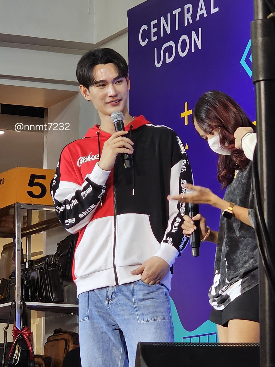 nnmt7232's tweet photo. รีวิวการไปเจอพาเวลครั้งแรก ทำให้รู้เลยว่ากล้องไม่สามารถเก็บความหล่อของเธอได้หมด ตัวจริง หล่อ น่ารัก และสวย หน้าน้องเล็กนิดเดียวเอง แงงง คนอะไรดูดีขนาดนี้ ดีใจที่ได้เจอน้าาา คนเก่งของพี่ ❤️ @pavelphoom #pavelphoom #HEAVYXNIYOMJEANSXPAVELPHOOM https://t.co/fREtdIJwb3