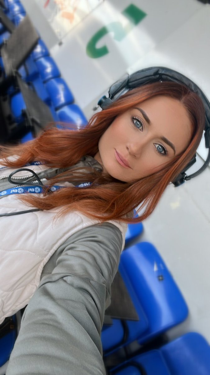lauramkenyon's tweet image. Early bird 🐦🪱 for @shrewsburytown v @theposh winning the ultimate accolade of “first to dial” in for #BBCFinalScore 🤣🤣🤣 CHUFFED @BBCMOTD ⚽️(oh, and I have new Christmas hair for the occasion🎄👩🏼‍🦰 yay!)
