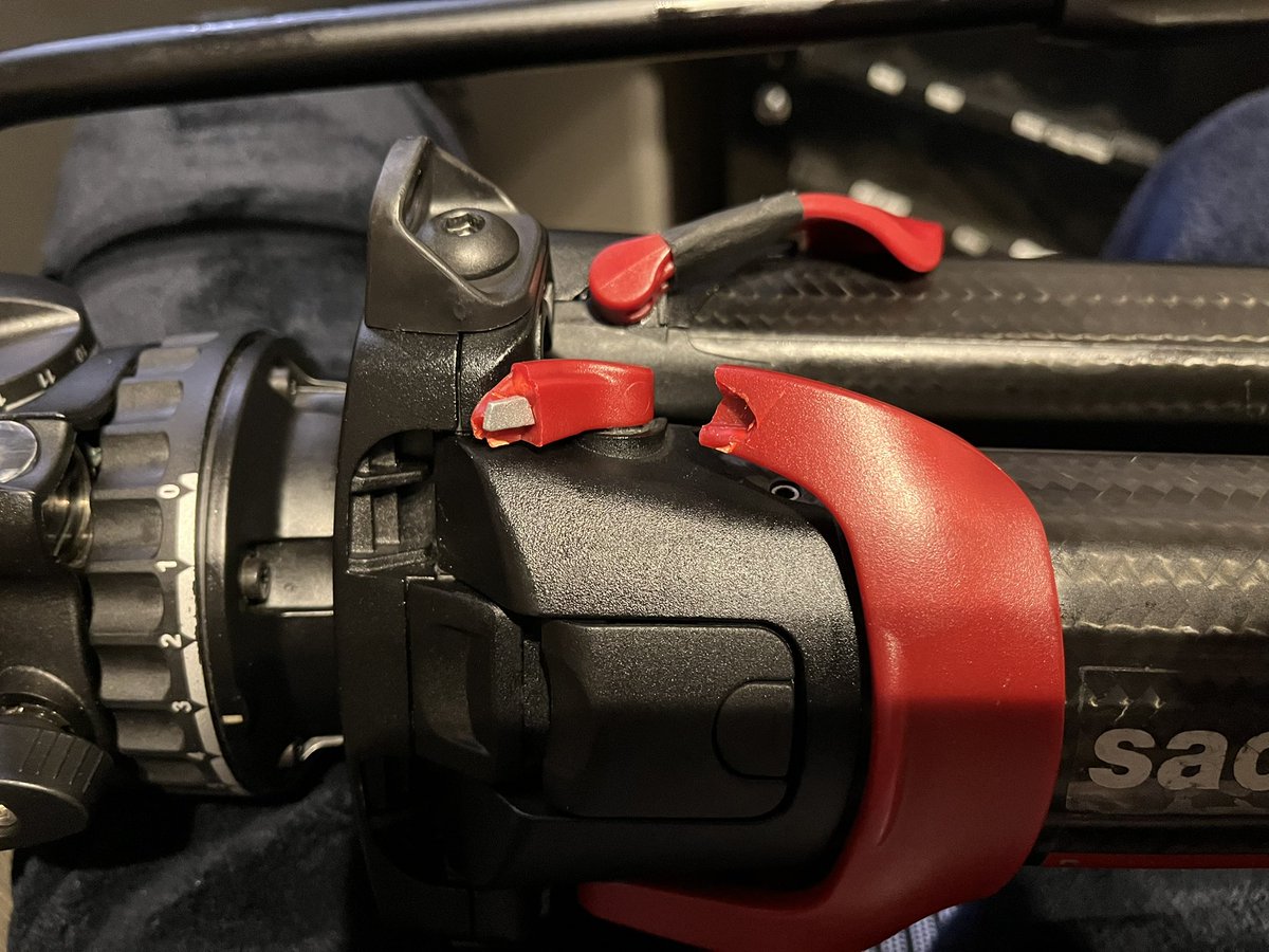 takefushiyuki's tweet image. Sachtler flowtech
ここ割れるの3回目、しかも毎回12〜1月。原因分かる方いらっしゃいますか?
#sachtler #flowtech #flowtech75 #ザハトラー #フローテック #三脚