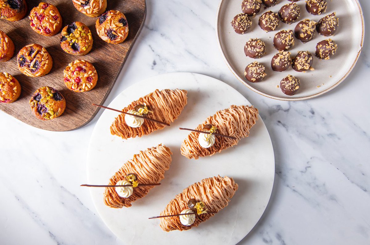 maplecanadauk's tweet photo. It was love at frost sight when we set eyes on the festive recipes curated by our chef ambassador, @William_Curley ❄️👀 

Has the image below got you drooling?  

You snow the drill, check out our festive recipes here: https://t.co/RHW9PhI7kx

#ChristmasRecipe #FestiveRecipe https://t.co/rSvrK7GvO8