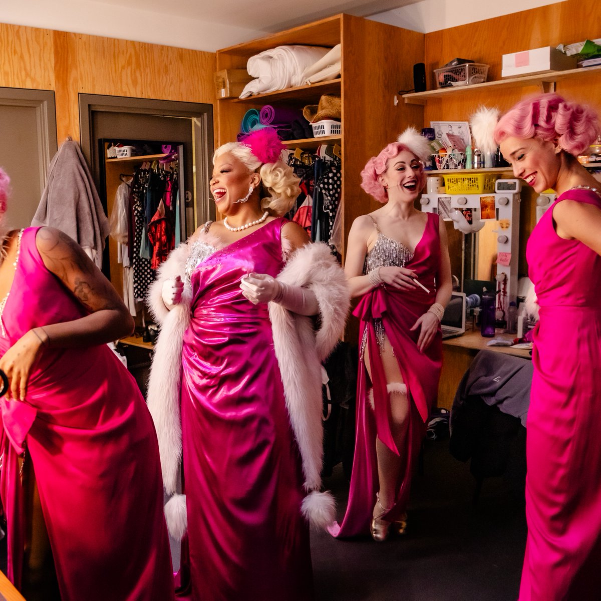 _bridgetheatre's tweet photo. Backstage fun with the cast of Guys &amp; Dolls🎲

📸 @dannykaan https://t.co/X0ntnVb1bf