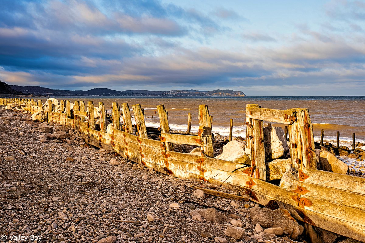 BJRoberts's tweet photo. A December view from Llanddulas beach, along the Irish Sea bays, to Llandudno Little Orme.@Ruth_ITV @ItsYourWales @WalesCoastPath @NWalesSocial @OurWelshLife @northwaleslive @northwalescom @AllThingsCymru #Llanddulas #Beach #WesterlyView #IrishSeaBays #LittleOrme #December #Wales https://t.co/591i6LeRaV