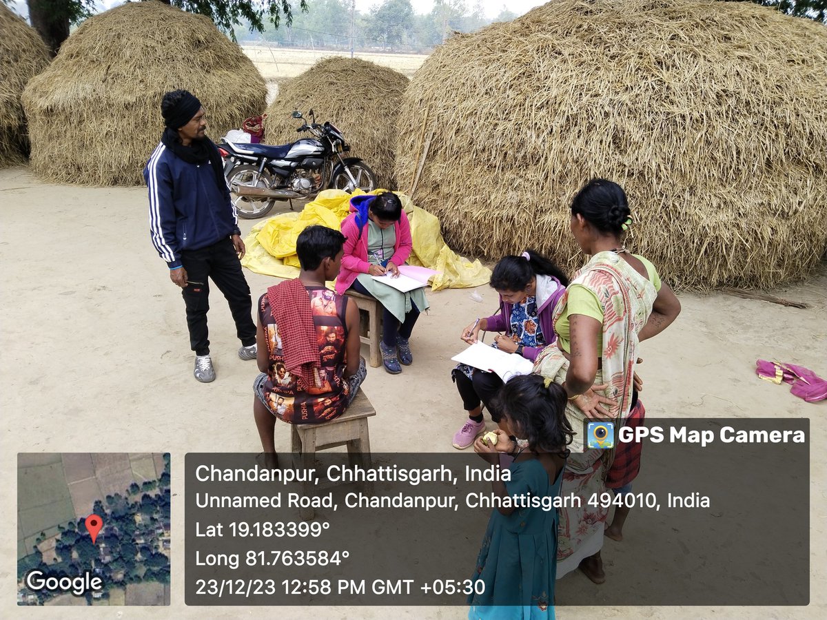 BanshilalK52530's tweet photo. Fhi Embed के तत्वावधान में गांव कुमली, कोडेबेडा ब्लाक लौहडीगुडा जिला बस्तर छत्तीसगढ़ में फील्ड विजिट के दौरान ग्रामीणों से मलेरिया व डेंगू की सामान्य जानकारी लेते एम टी एस सर,व,msw की टीम के साथ मिलकर।। https://t.co/U0Vrvncqom