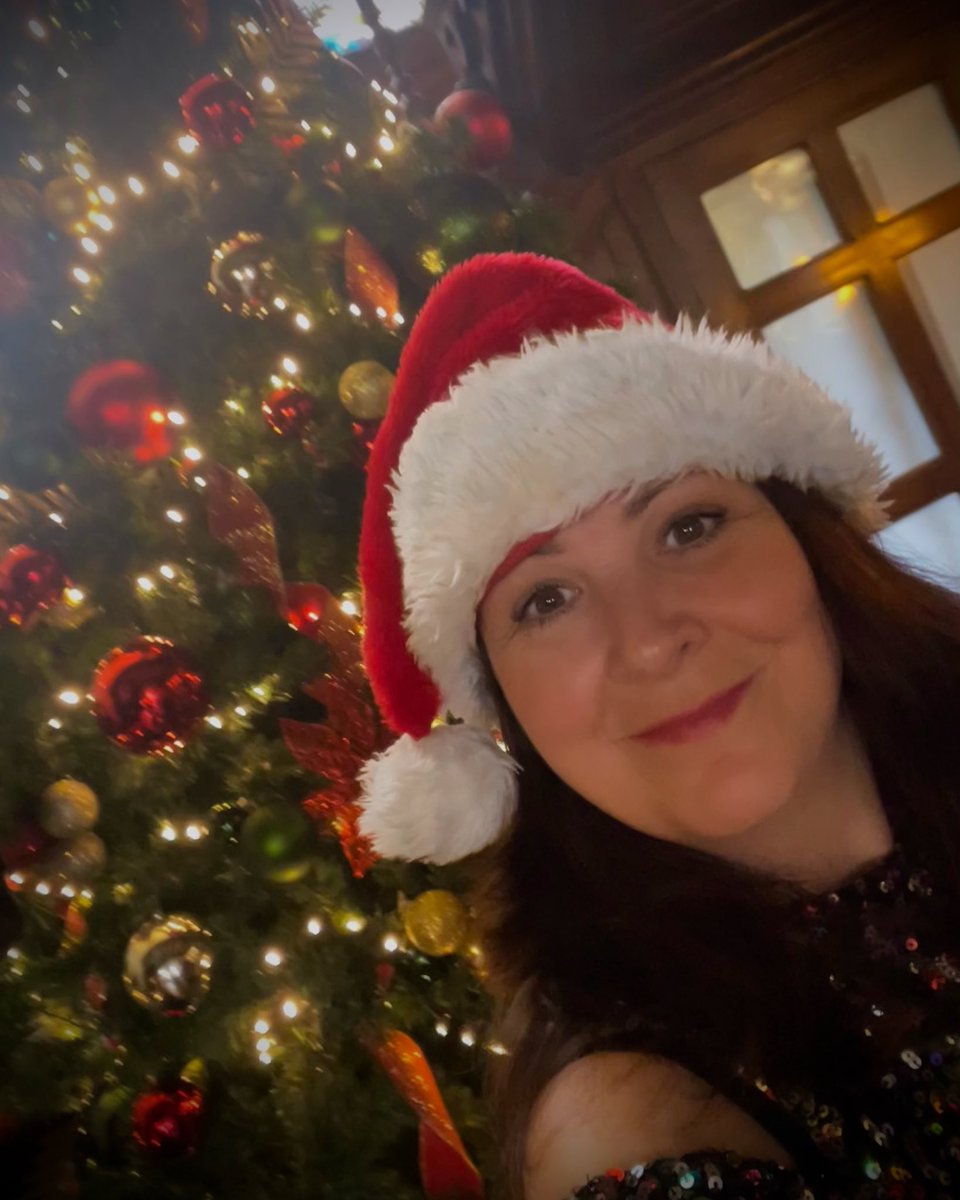 I’d like to wish everyone a very Merry Christmas and Happy New Year, not forgetting those loved ones who are no longer with us🌹…thanks everyone for all the love and support throughout 2023, and may 2024 be filled with health and happiness for you and yours ❤️🎄☃️🤶🎶