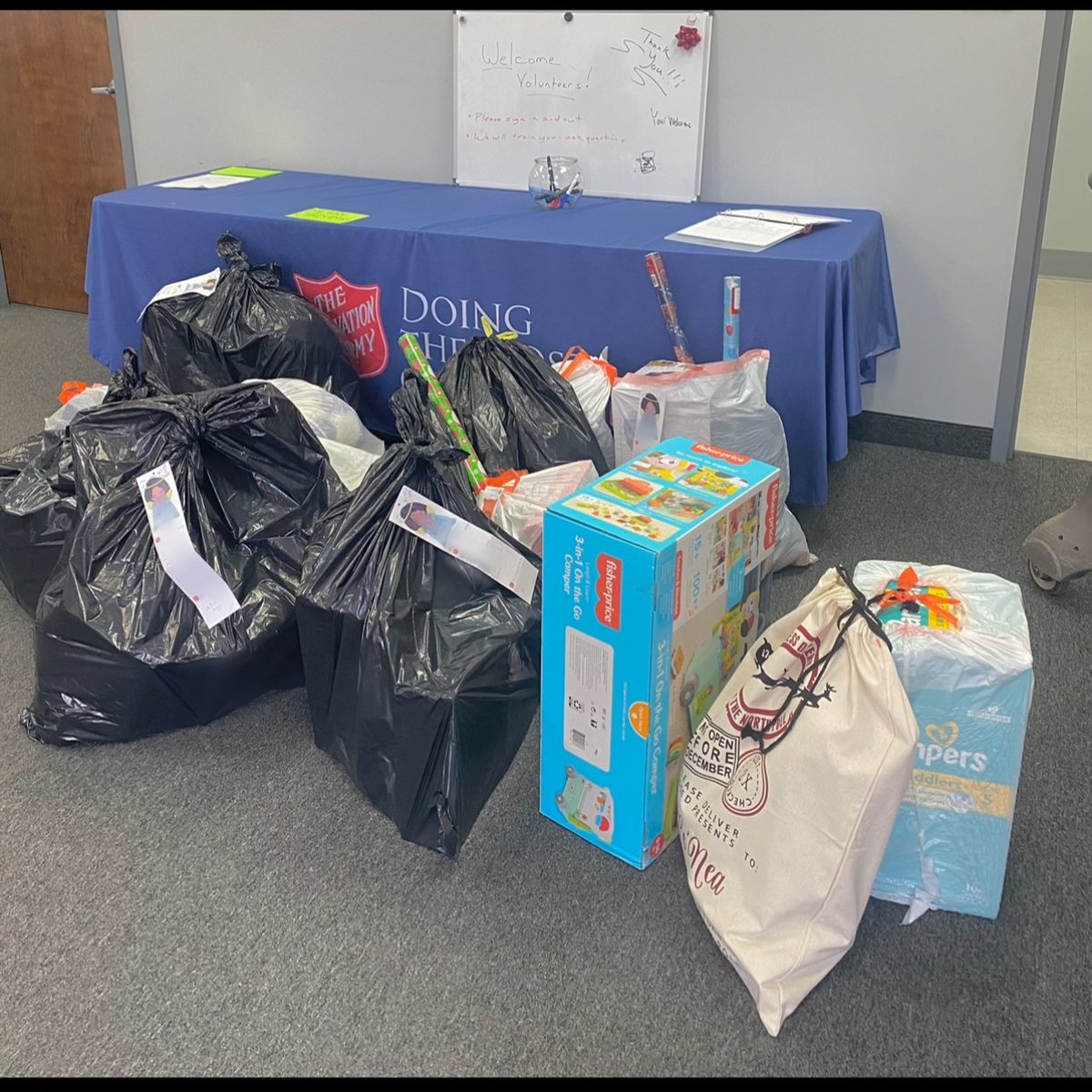 ANRElectric's tweet photo. This year ANR and several ANR Employees participated in the Salvation Army Akron &amp; Summit County Angel Tree program. #ChristmasSpirit #TrustOurFamilyToPowerYours #SalvationArmy https://t.co/VvdashsRFl