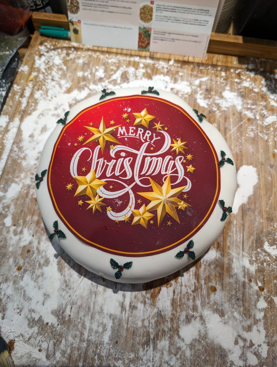 That's the Christmas cake marzipan'd and iced (first time I've ever done it. Pottery techniques may have been used 😆)