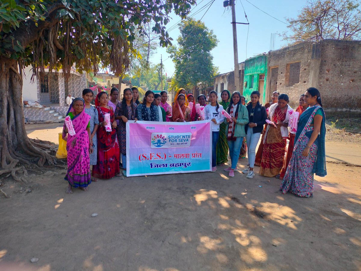 abvpmalwa_mp's tweet image. आज ब्रह्मपुर जिले की नेपानगर इकाई द्वारा सेवार्थ विद्यार्थी (SFS) के माध्यम से स्थानीय बस्ती में ऋतुमति अभियान के अन्तर्गत सैनिटरी पैड्स का वितरण कर महिलाओं एवं छात्राओं को स्वास्थ्य संबंधित जानकारी दी गई ।