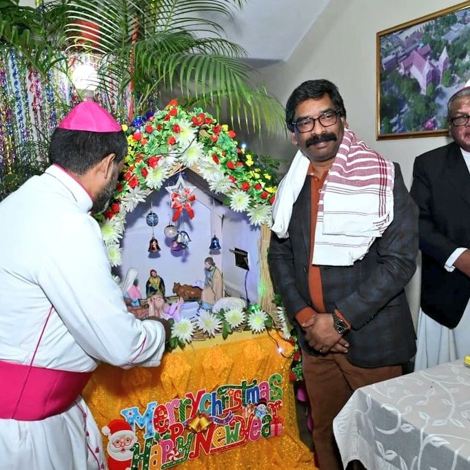 आर्चबिशप फेलिक्स टोप्पो से मिले CM हेमंत सोरेन, क्रिसमस की दी बधाई- CM Hemant Soren meets Archbishop Felix Toppo, congratulates him on Christmas