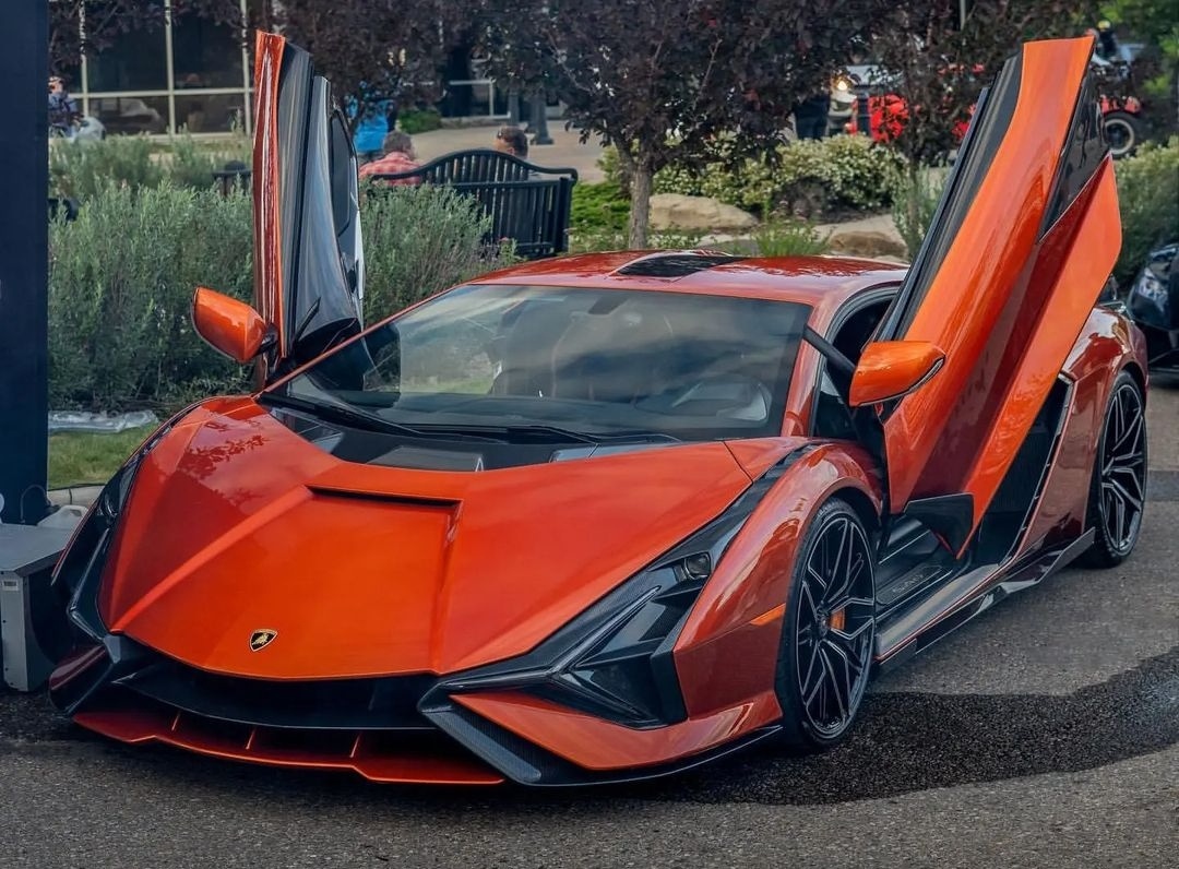DailyLamboTM's tweet photo. Lamborghini Sián 😍 https://t.co/BmqQhWxaSQ