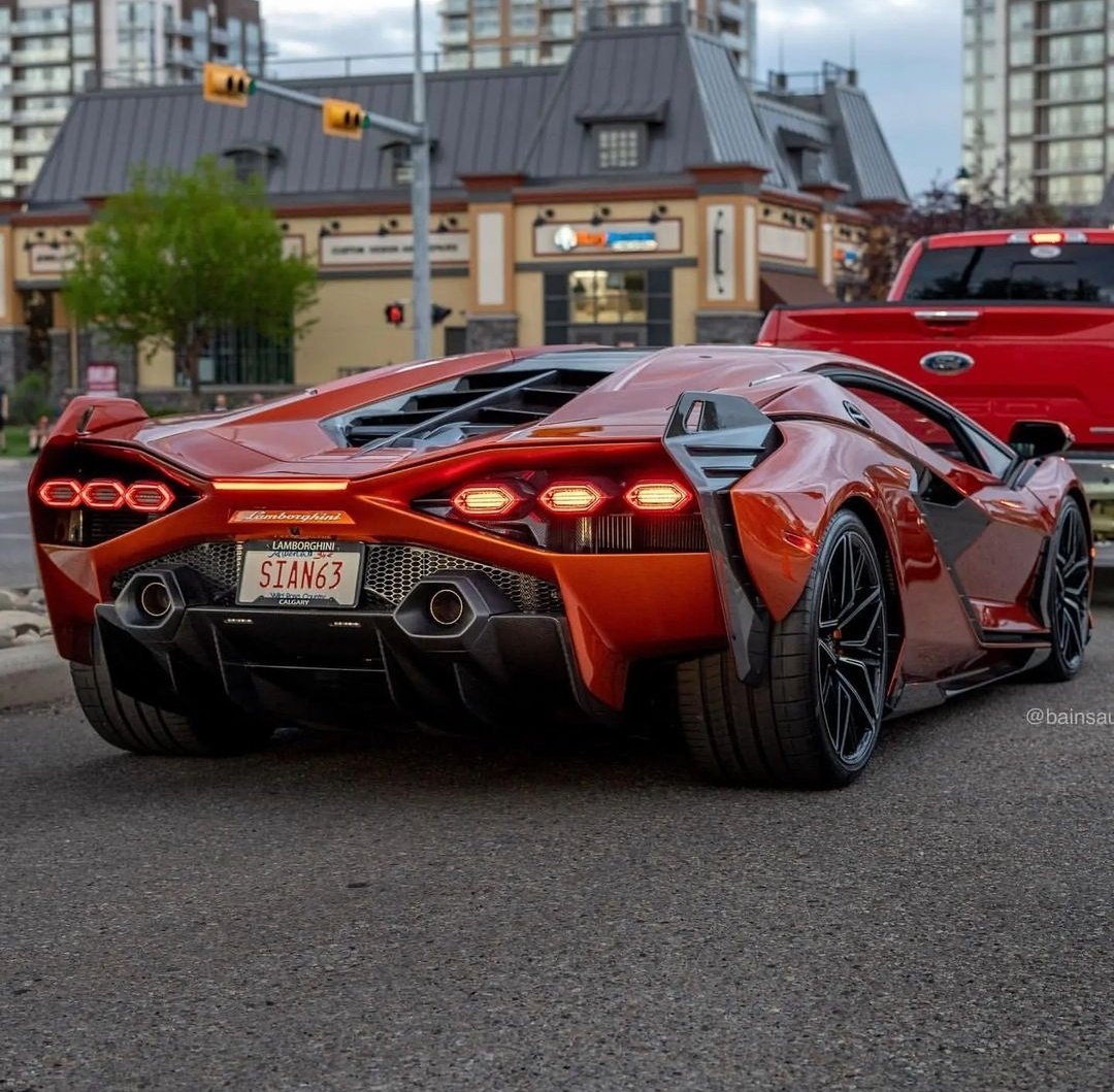 DailyLamboTM's tweet photo. Lamborghini Sián 😍 https://t.co/BmqQhWxaSQ