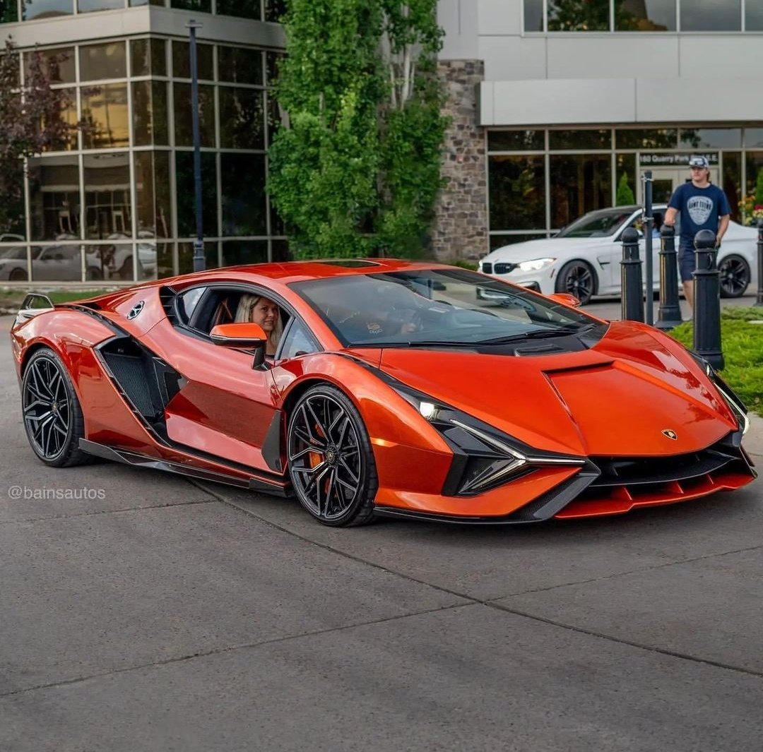 DailyLamboTM's tweet photo. Lamborghini Sián 😍 https://t.co/BmqQhWxaSQ