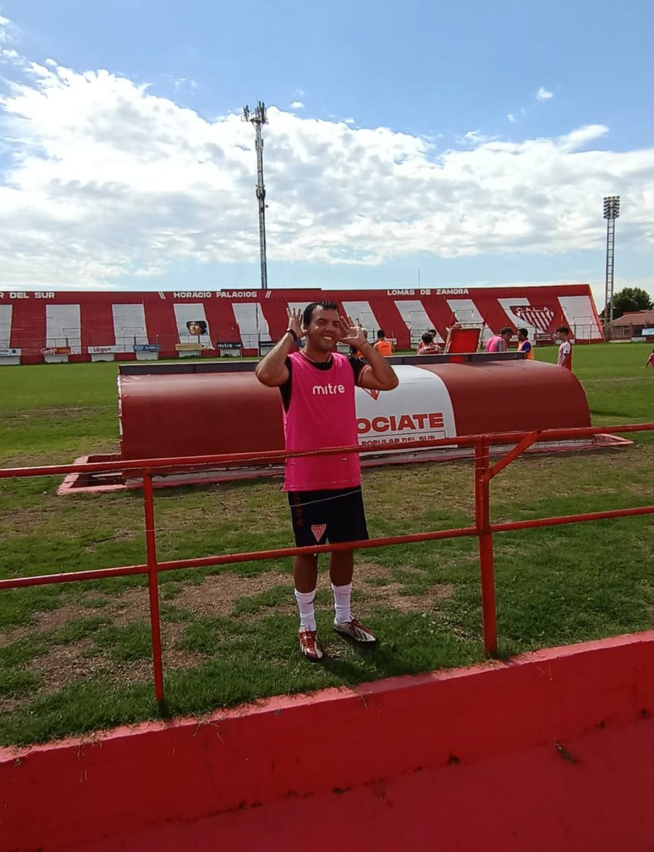 CrisLosAndes's tweet photo. A ver @clublosandes !!! Hizo más goles   que Vivas, haberkon y Córdoba !!! Dale @omarplaini53 mí hermano @LuchoBenitez88 es el 9 !!!! que firme contrato!!! #LB9 https://t.co/wZNI9AePep