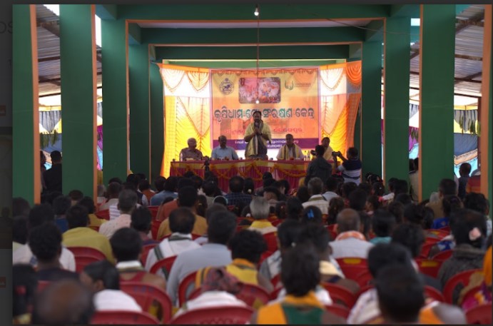 Krushidham's tweet photo. Job accomplished... 

Biggest GoShala of #Nabarangpur within Krushidham Campus inaugurated on 10th December by @DMnabarangpur &amp; got considerable financial assistance on 20th December from @farddept in presence of @rajaaswain &amp; @sureshvashishth 

Thanks @krushibibhag @arvindpadhee https://t.co/weVdUDIX98