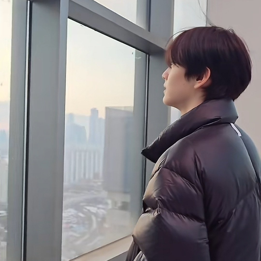 eloquestlydae's tweet image. bro really graduated with PhD in the Bachelor Degree of Boyfriendism