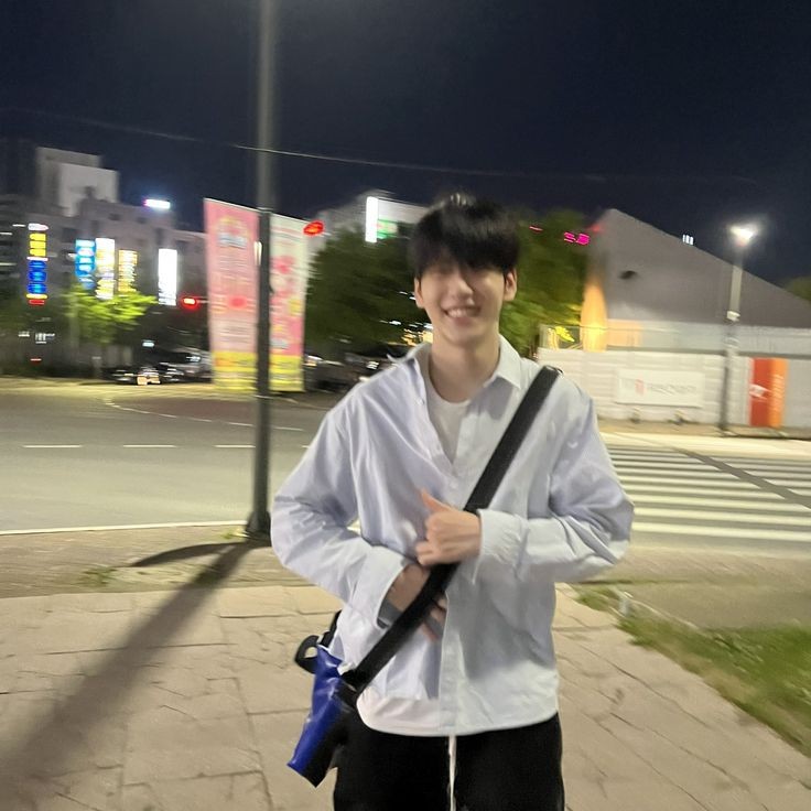 eloquestlydae's tweet image. bro really graduated with PhD in the Bachelor Degree of Boyfriendism