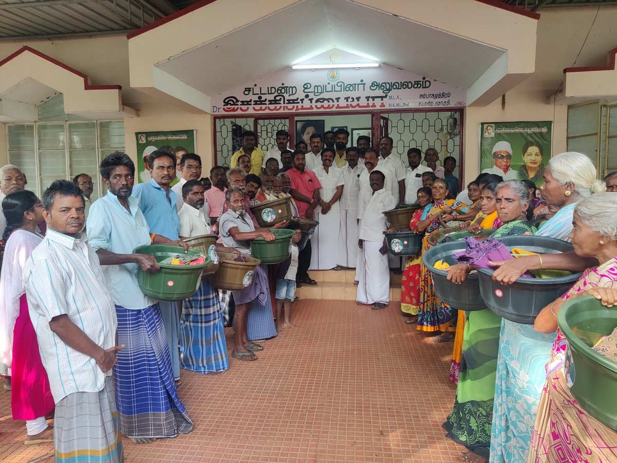 esakkisubaya MLA (@esakkisubaya) on Twitter photo அம்பாசமுத்திரம் தொகுதியில் மழை வெள்ளத்தில் வீடுகள் இடிந்து பாதிக்கப்பட்டுள்ள 250 குடும்பங்களுக்கு எனது சொந்த செலவில் அரிசி, அத்தியாவசிய உணவு பொருட்கள், போர்வை ஆகியவற்றை வழங்கினேன்.
<a href="/EPSTamilNadu/">Edappadi K Palaniswami-SayYEStoWomenSafety&AIADMK</a> <a href="/AIADMKOfficial/">AIADMK - -SayYesToWomenSafety&AIADMK</a> <a href="/AIADMKITWINGOFL/">AIADMK IT WING - SayYesToWomenSafety&AIADMK</a> #எடப்பாடியார் #Ambai #Ambasamudram அம்பாசமுத்திரம் தொகுதியில் மழை வெள்ளத்தில் வீடுகள் இடிந்து பாதிக்கப்பட்டுள்ள 250 குடும்பங்களுக்கு எனது சொந்த செலவில் அரிசி, அத்தியாவசிய உணவு பொருட்கள், போர்வை ஆகியவற்றை வழங்கினேன்.
<a href="/EPSTamilNadu/">Edappadi K Palaniswami-SayYEStoWomenSafety&AIADMK</a> <a href="/AIADMKOfficial/">AIADMK - -SayYesToWomenSafety&AIADMK</a> <a href="/AIADMKITWINGOFL/">AIADMK IT WING - SayYesToWomenSafety&AIADMK</a> #எடப்பாடியார் #Ambai #Ambasamudram