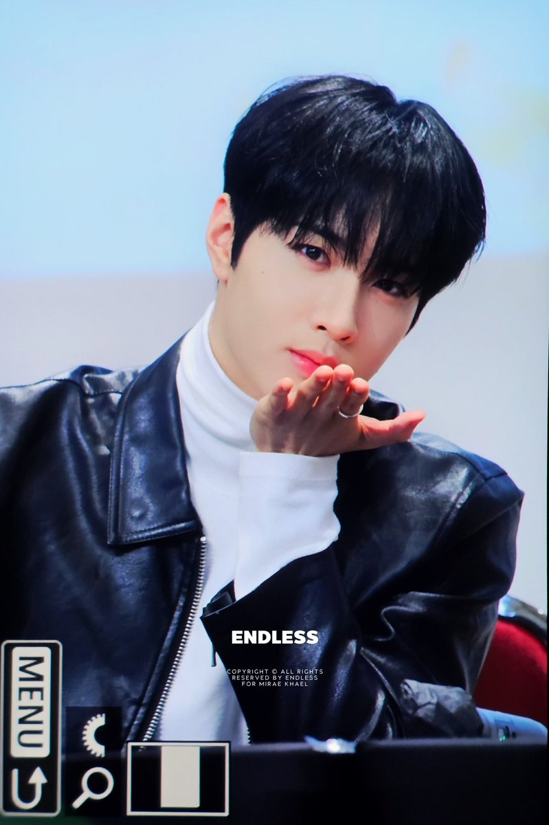 Endless_KL's tweet photo. 231223 스펀지뮤직

#미래소년 #MIRAE #카엘 #KHAEL #L_E https://t.co/OlxO5Pycmo