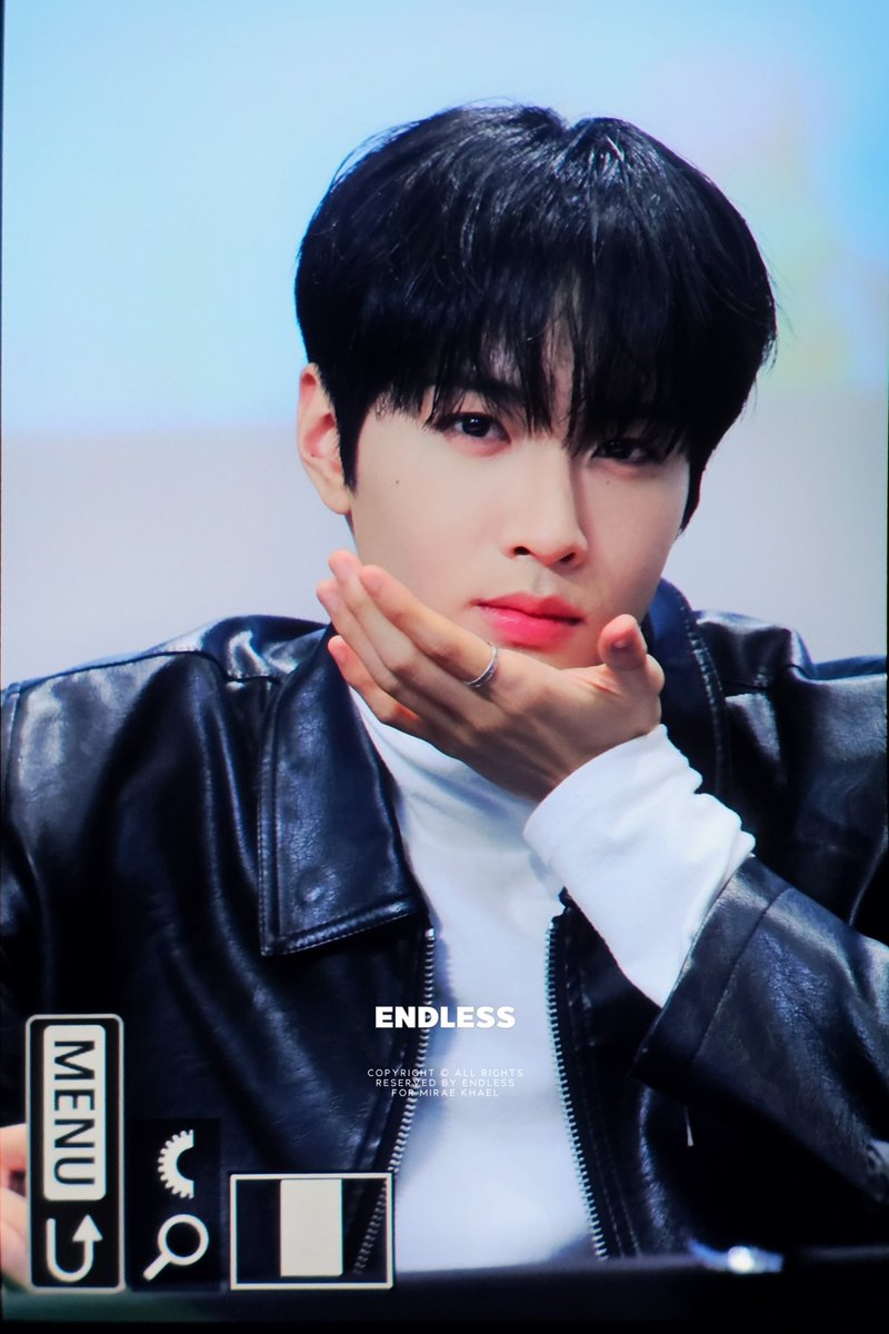 Endless_KL's tweet photo. 231223 스펀지뮤직

#미래소년 #MIRAE #카엘 #KHAEL #L_E https://t.co/OlxO5Pycmo