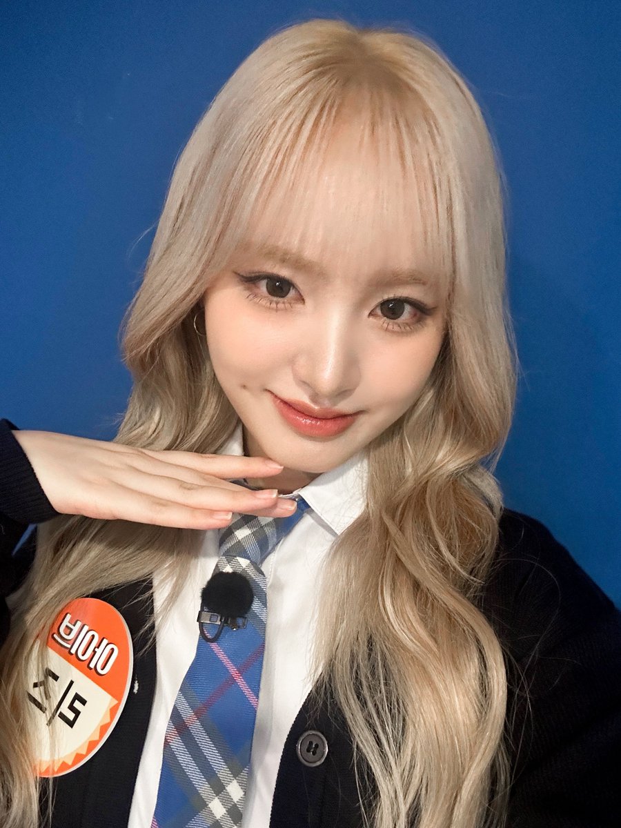 IVEstarship's tweet photo. 📸
231223 #JTBC #아는형님 완료 💕

드르르칵칵 다시 붐붐
BAAM 🤘🎸 

사랑할 수밖에 없는 이유 백만가지,
아이브 전학생과 
꾸웩 없는 행복한 하루 완료 🏫💖

#IVE #아이브
#REI #레이
#LIZ #리즈
#LEESEO #이서 https://t.co/kxlfkEpsFC