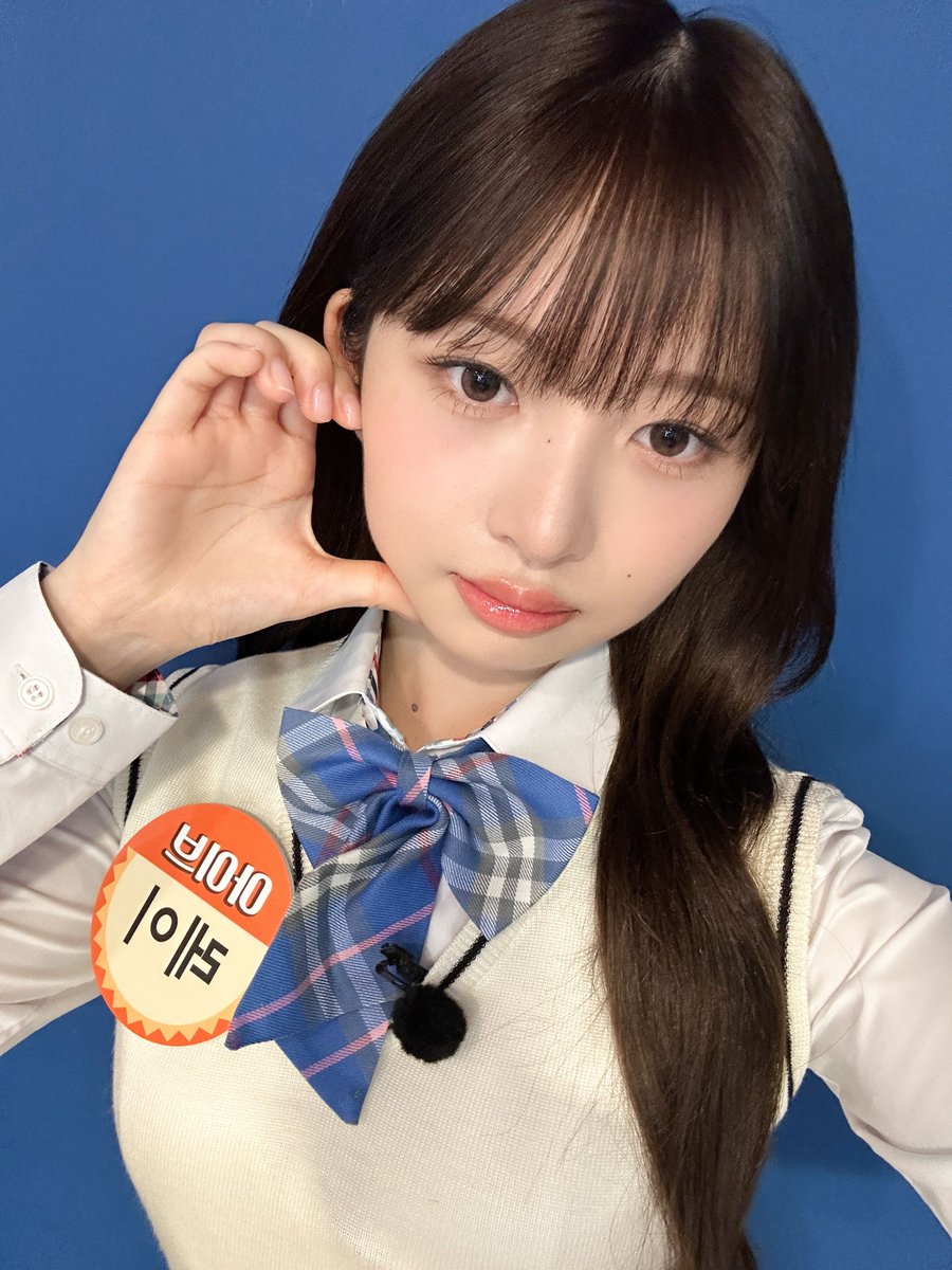 IVEstarship's tweet photo. 📸
231223 #JTBC #아는형님 완료 💕

드르르칵칵 다시 붐붐
BAAM 🤘🎸 

사랑할 수밖에 없는 이유 백만가지,
아이브 전학생과 
꾸웩 없는 행복한 하루 완료 🏫💖

#IVE #아이브
#REI #레이
#LIZ #리즈
#LEESEO #이서 https://t.co/kxlfkEpsFC
