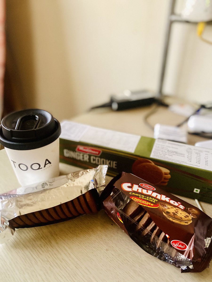 Shaun_hiker's tweet photo. Weekend evenings
#Coffee #GingerCookies #Chocolatechipcookies https://t.co/6joQOJDuqN