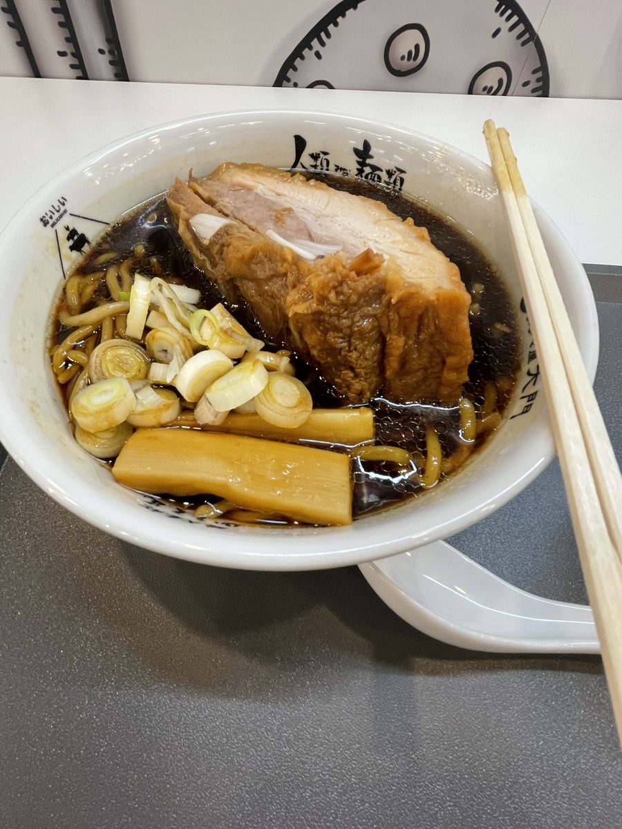 lime_5628's tweet photo. 名駅のホームにあるラーメン食べてきた🍜
チャーシュー極厚過ぎΣ(ﾟωﾟﾉ)ﾉ https://t.co/l6otkl5NsS