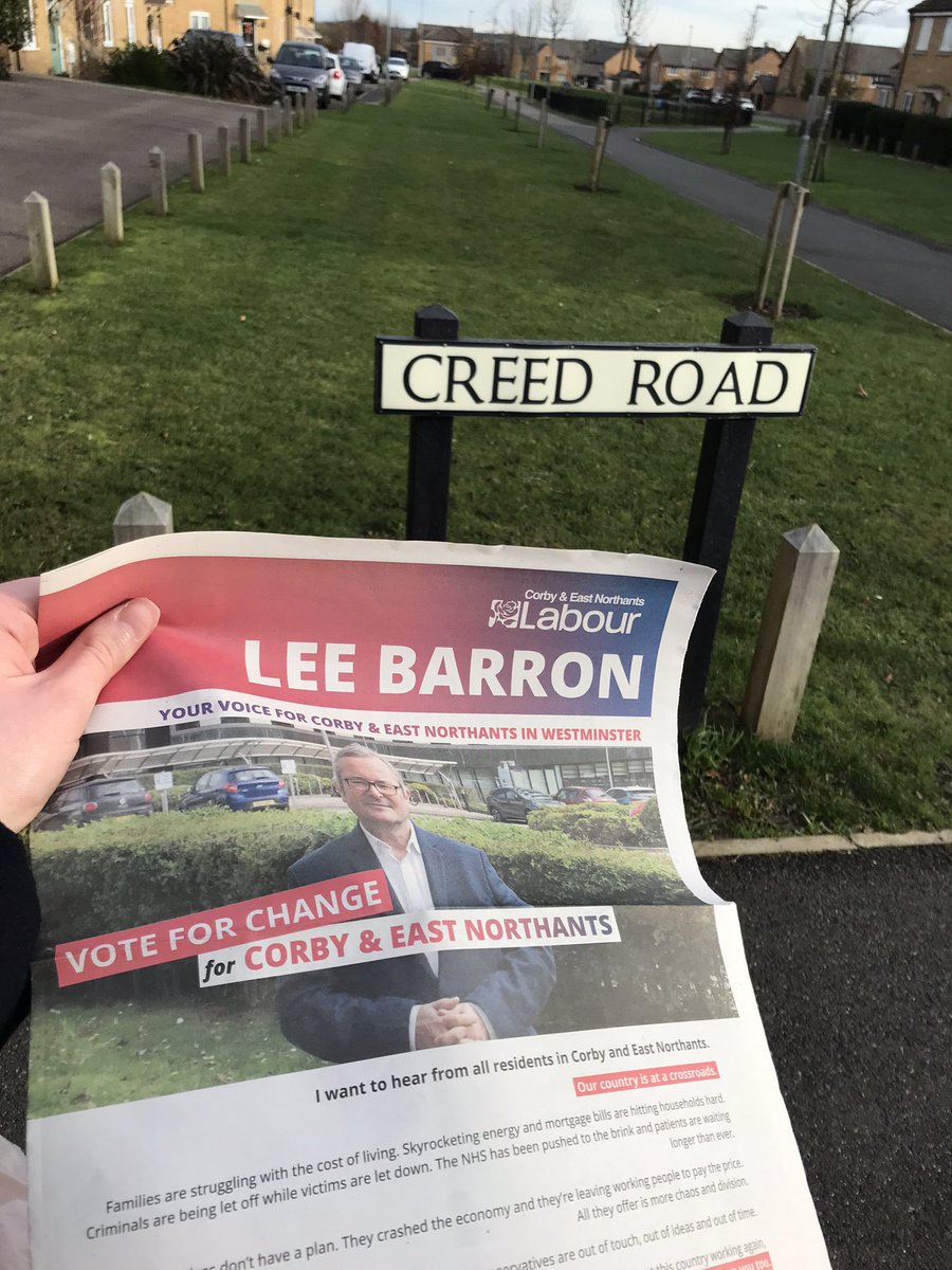 Final bit of campaigning before Christmas and… general election year! 🎄⛄️

Lovely to be out in #Oundle today for @LeeBarronLabour.

#Win24 #LabourDoorstep 🌹