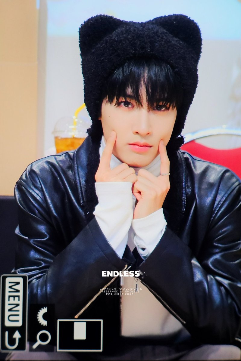 Endless_KL's tweet photo. 231223 스펀지뮤직

#미래소년 #MIRAE #카엘 #KHAEL #L_E https://t.co/D2MiEGEZ33