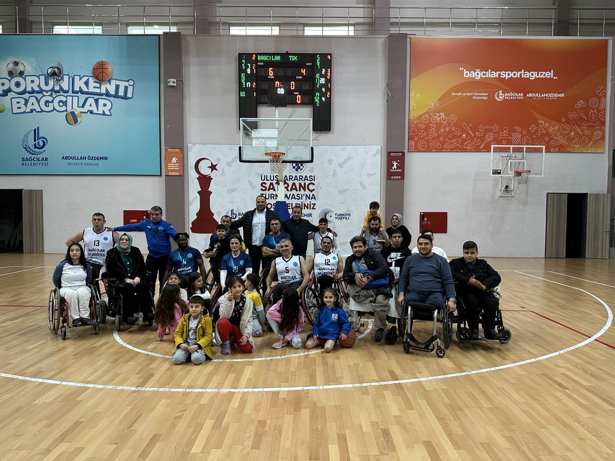hamzadogan34's tweet photo. Bağcılar Belediyesi Tekerlekli Sandalye Basketbol takımımız İlk yarının son maçında T.S.K takımını 62-54 yendi. Sporcularımızı ve hocamızı tebrik ediyoruz. Maçta Şehitlerimiz için saygı duruşunda bulunduk. Aziz Şehitlerimize Allah Rahmet eylesin. 
@BagcilarBld @abdullahozdemir https://t.co/H61u5bGURT