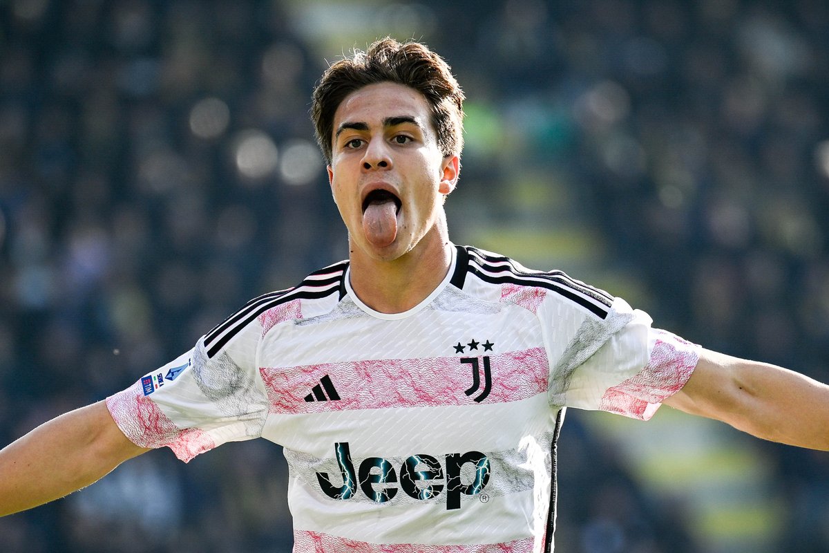 Debutto dal primo minuto ✅
Primo gol in Serie A ✅
Esultanza iconica ✅

#FrosinoneJuve