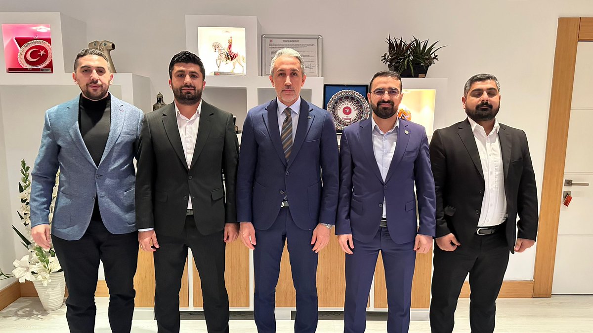 TPAO Batman Bölge Müdürü Mustafa Demir’i makamında ziyaret ettik.

Hem TPAO’nun kuruluş yıldönümü, hem kurum çalışmaları hem de Batman’ımız üzerine keyifli bir sohbet gerçekleştirdik.

İlgileri, misafirperverlikleri ve muhabbetleri için müdür beye teşekkür ediyorum.