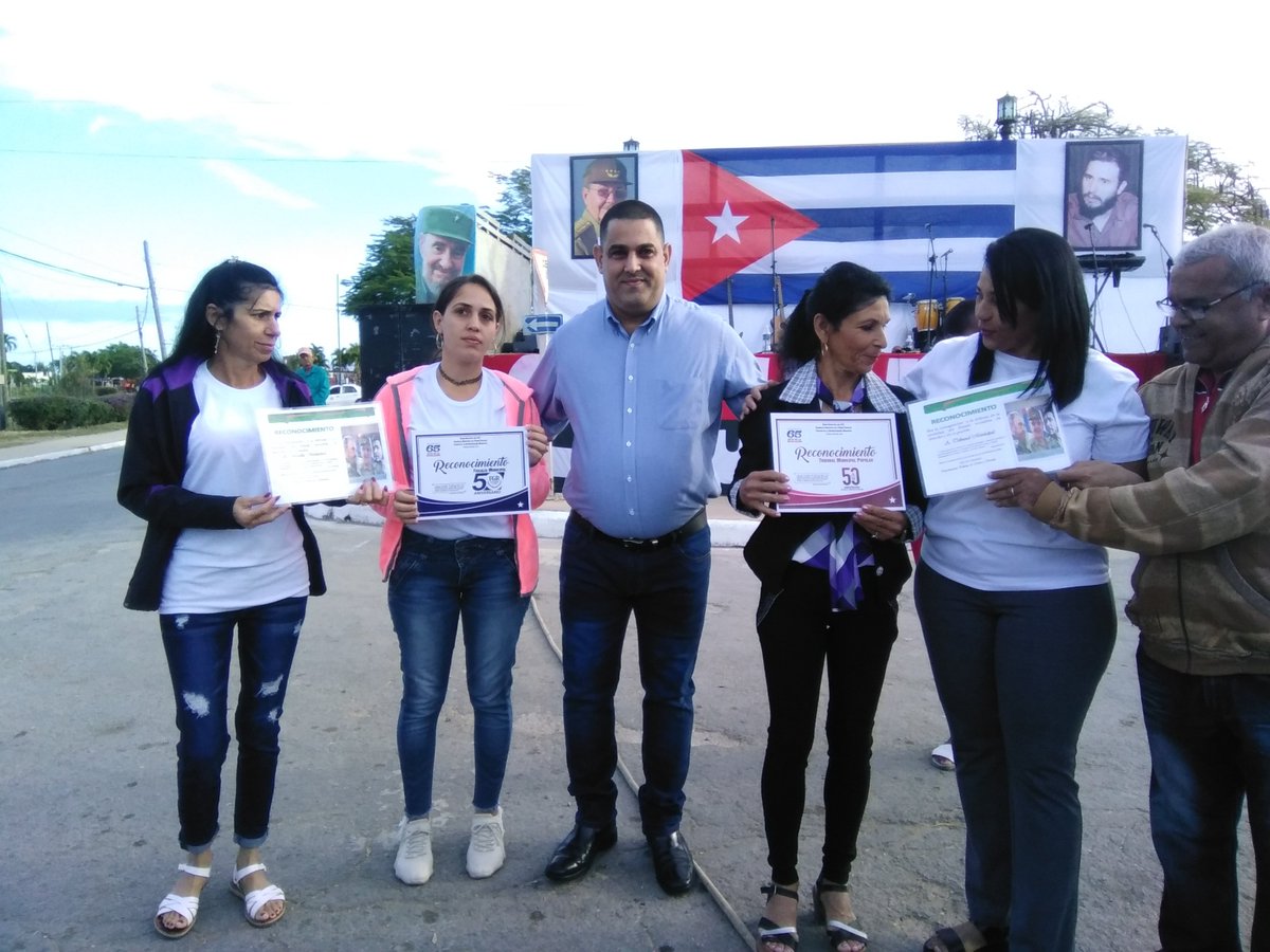 Se desarrolla en la mañana de #Hoy en pueblo consolareño acto por el aniversario del triunfo de la Revolución 🇨🇺♥️🇨🇺
#EstaEsLaRevolución #RevoluciónCubana
#CubaEnRevolución