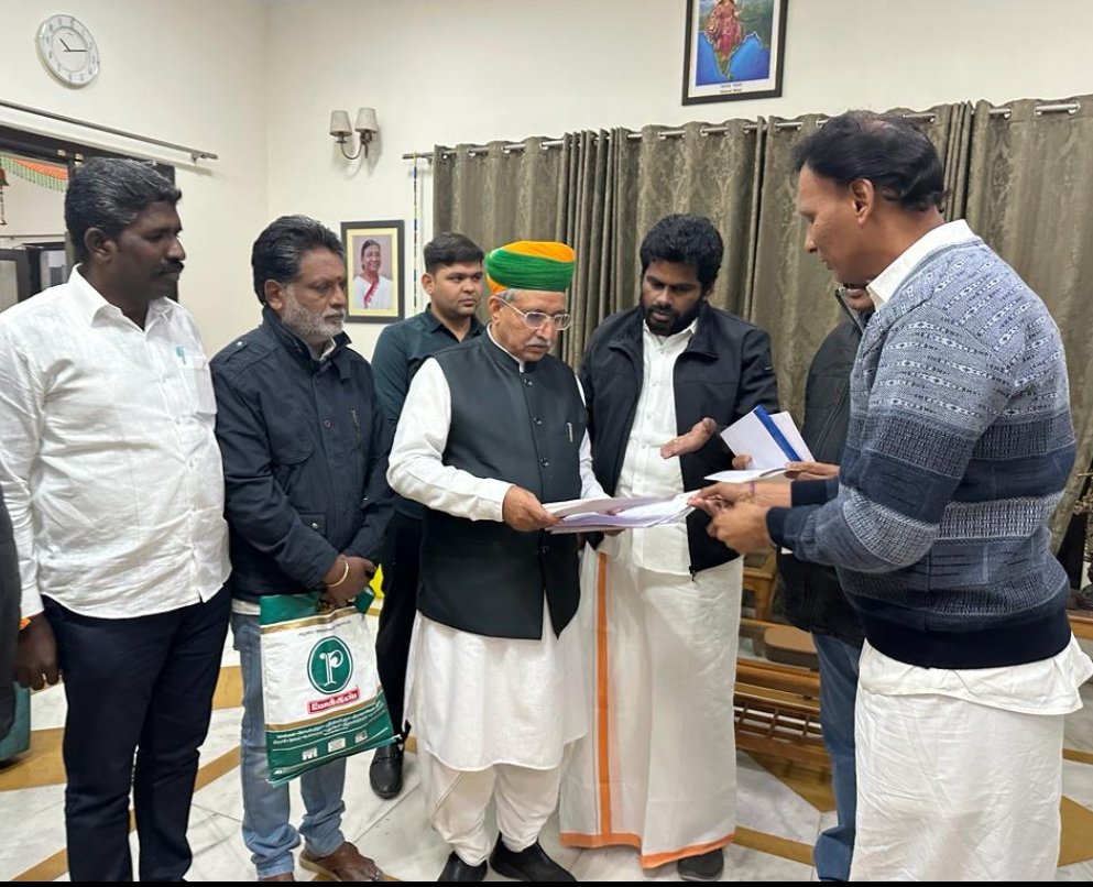 Vasanthcovaibjp's tweet photo. Met Environmental minister  shri Ashwini Kumar chobey and Law and justice minister shri Arjun Ram Meghwal along with our state president  @annamalai_k anna at Delhi for the closure of vellalore dump yard which violate Solid waste management  rule and NGT recommendation https://t.co/tGPBdHWfAi
