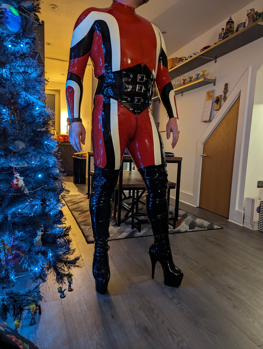 rubbergeek's tweet photo. Outfit for last nights @clubantichrist https://t.co/XeWssjBkUg