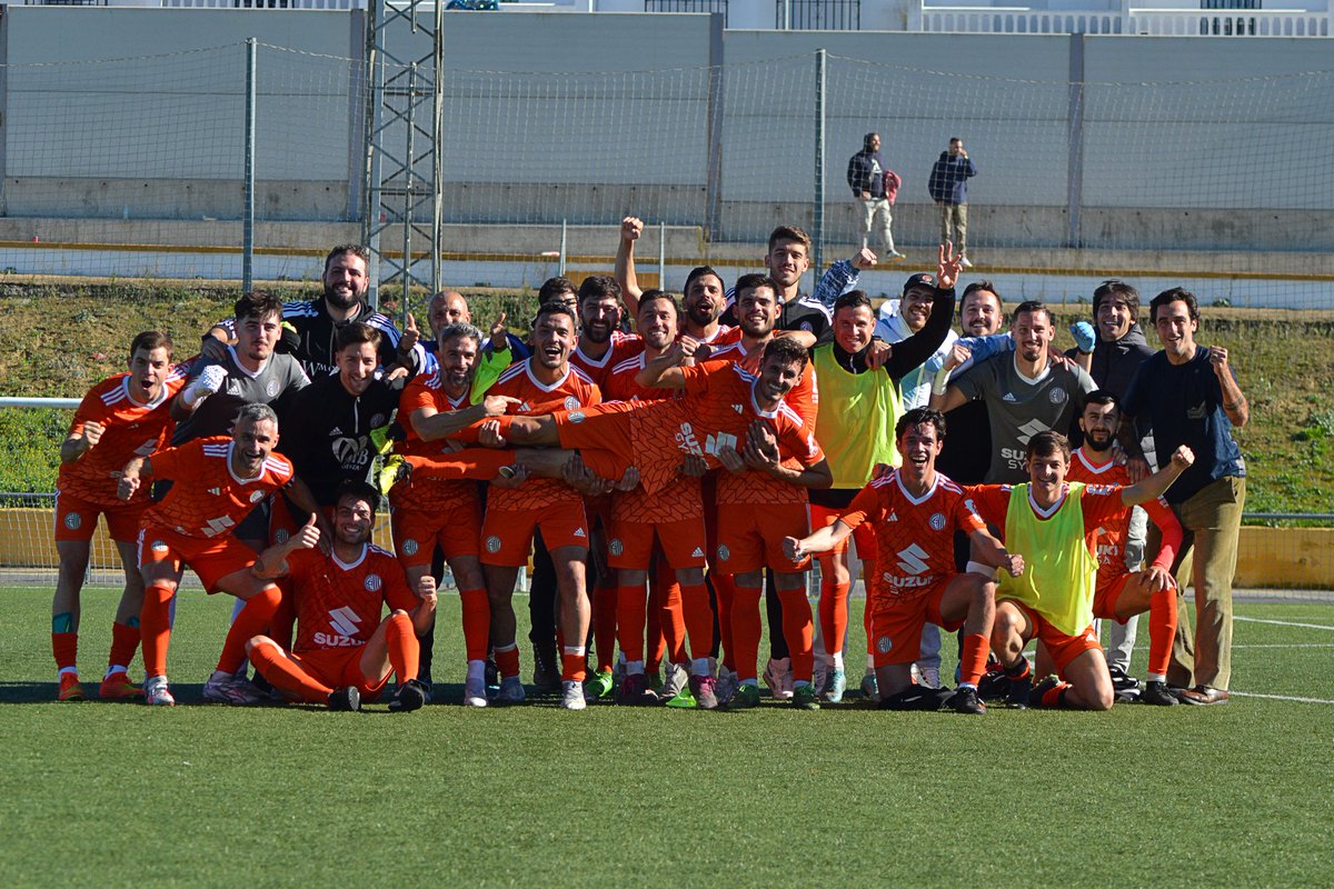 ClubAtlCentral's tweet image. 🔛3️⃣ ¡SI, SI, SI! DESPEDIMOS EL AÑO CON +3

🖤🤍🖤🤍🖤🤍🖤🤍

#DaleCentral #SoñarEsGratis ⚫️⚪️⚽️