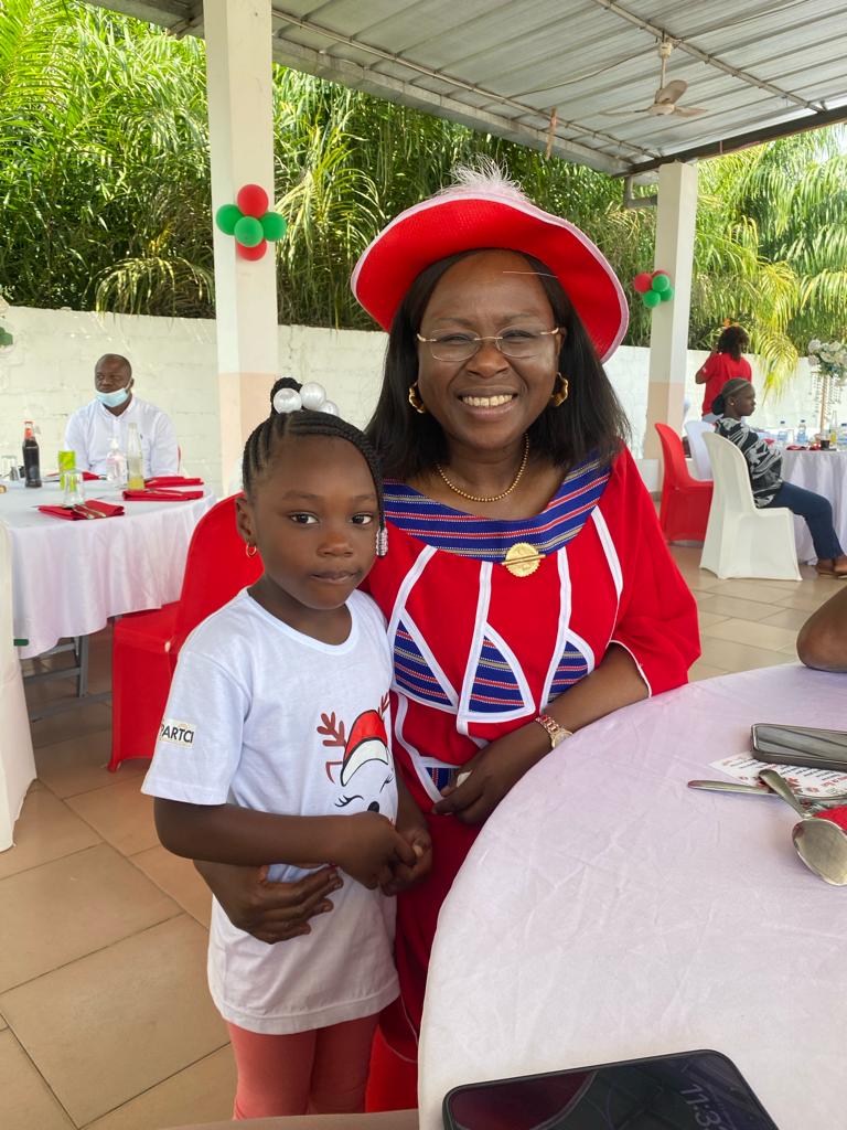 AboukamNet's tweet image. #ARTCI |  Madame le Directeur Général de l&apos; @artcitic , @namahoutoure communie avec les enfants du personnel de l’ARTCI ce samedi 23 décembre 2023 dans les jardins d’abatta un cadre féérique. C’est la magie de l’arbre de Noël
#CIV #ARTCI #NOEIL2023 #NamahouaTouré