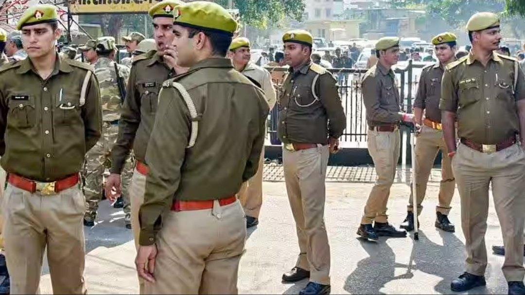 VoiceOfBrahmins's tweet photo. युवाओं के सपनों को यूं न कुचलिए।
पुलिस भर्ती में उम्र में छूट दीजिए।

#UP_Police_सवर्ण_उम्रसीमा_छूट https://t.co/ozWovTdqcR