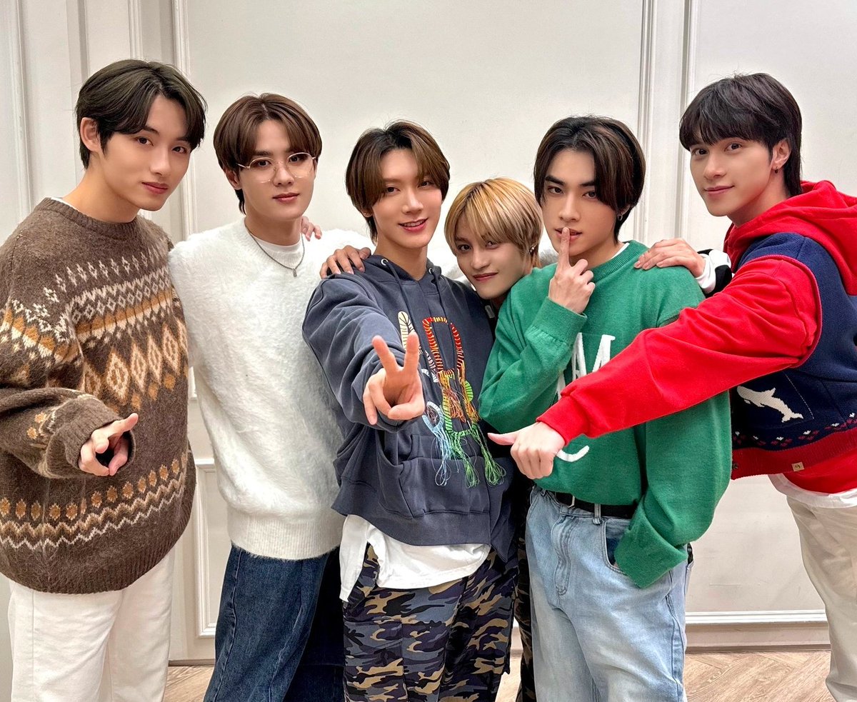 adareten's tweet photo. WAYV! https://t.co/F2U7KYzQyR