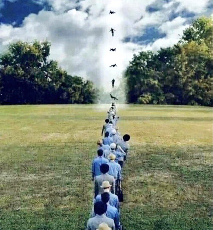 Agreed22's tweet photo. كل ثانيه يغادر شخص ما ،، ونحن لاندرك اننا في الخط ايضآ ،، اللهم احسن خواتمنا . https://t.co/1f2elNRUfX