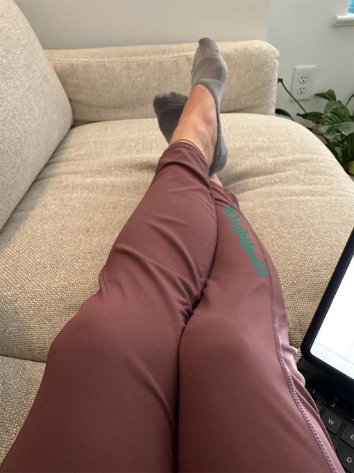 To yoga or not to yoga this morning? Thst is the question. 💕 https://t.co/JZX7l4eViI