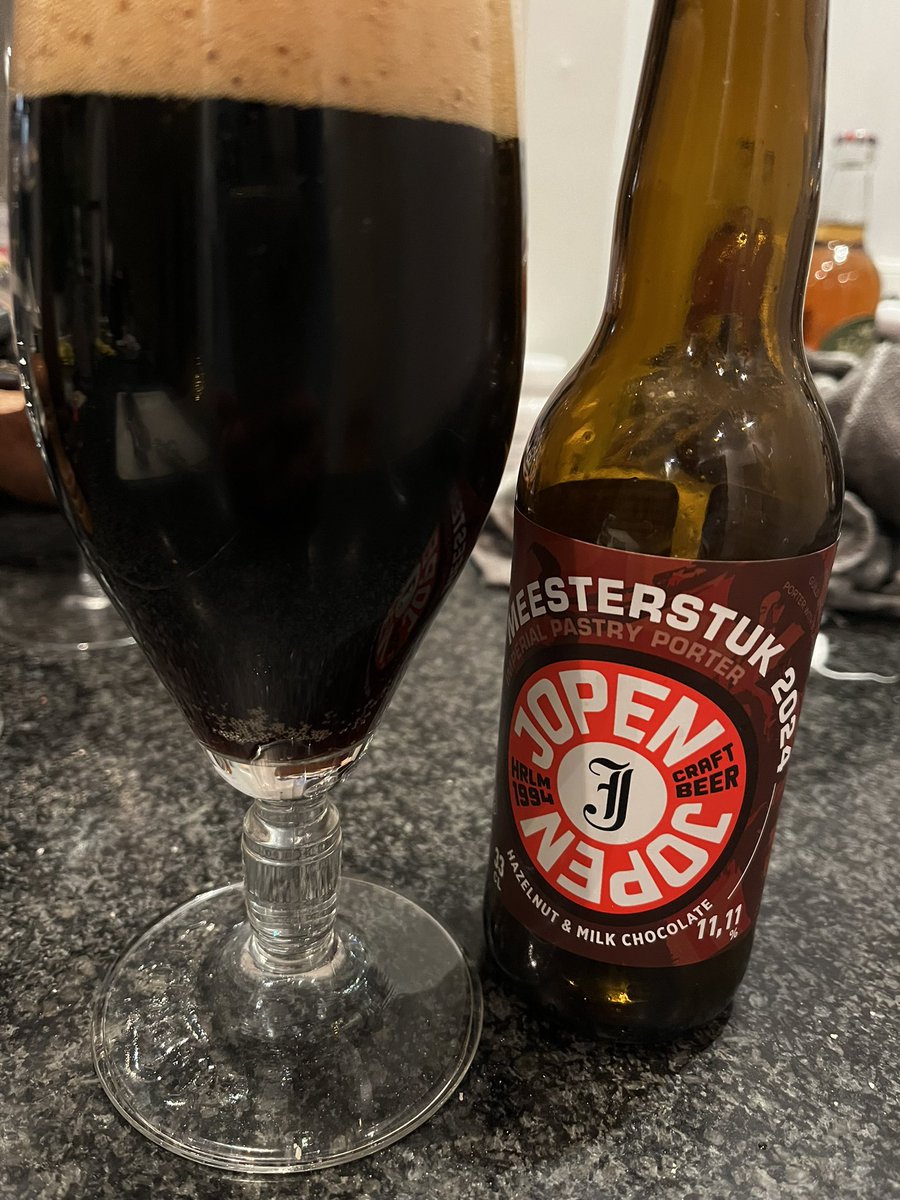 WinstonMei1967's tweet photo. Cheers everyone and have a great Saturday evening! ๐ป #Jopen #Meesterstuk2024 Porter with hints of hazelnuts & chocolate ๐ https://t.co/fJHsxokDss