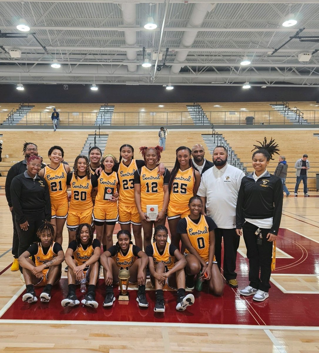 LouCentral_GBB's tweet photo. LADY JACKETS 10-2 before X-Mas break.
 
              Tournament Stats
#12 @DestinyJones012 (MVP)24 ppg, 12 reb, 4 stl
#1 @nylaiacarter (All tournament team) 12ppg, 5 dimes, 5 stls
#10  Diamond Roach made key plays and big shots.   11 ppg, 3 dimes, 2 steals (7/14 from 3) https://t.co/F3phfjFTYb