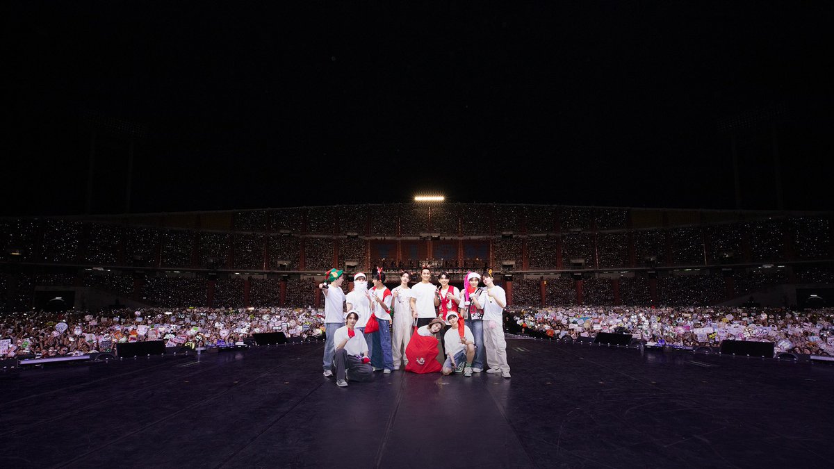 [17'S]
무엇이 세븐틴의 행복인가⁉️
캐럿이 세븐틴의 행복이다💎

방콕 캐럿들 모두 다 합창🔥

#SEVENTEEN #세븐틴
#SVT_TOUR_FOLLOW
#FOLLOW_TO_BANGKOK