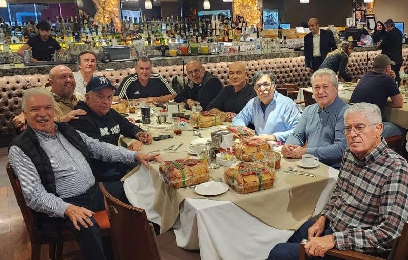 Desayuno de navidad con los amigos del Albacete . Feliz navidad !!!