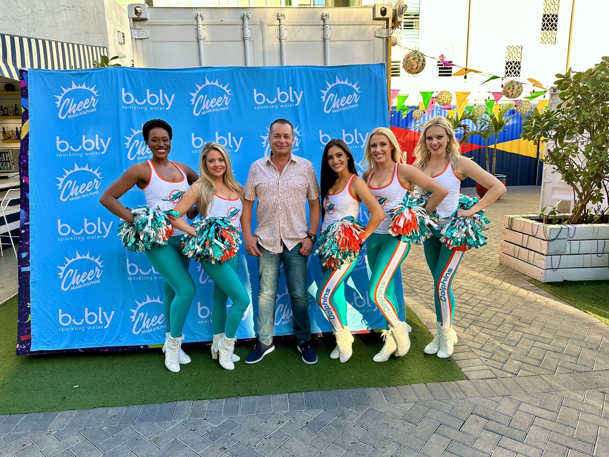 MOBILEMIKE_'s tweet image. #MobileMike #GettingReadyForTomorrow #SundayFunday #GameDay #Winning #FinsUp #SpecialEventsTodayAndTomorrow #HappyHolidays #MerryChristmas #GetOutAndCelebrateWithUs #MiamiMorning #Miami special thanks to all of our law-enforcement agencies and community partners. #KPCares